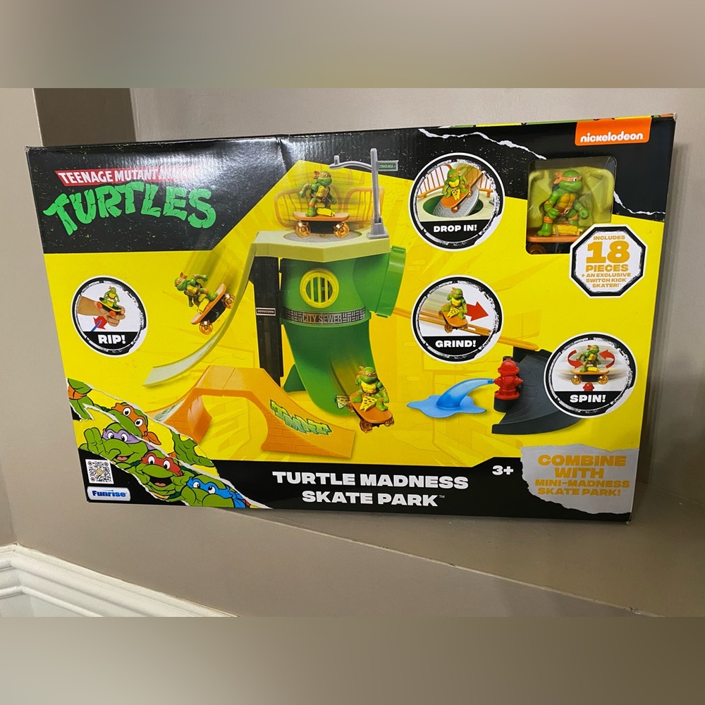 Teenage Mutant Ninja Turtles - Turtle Madness Skate Park - New in Box
